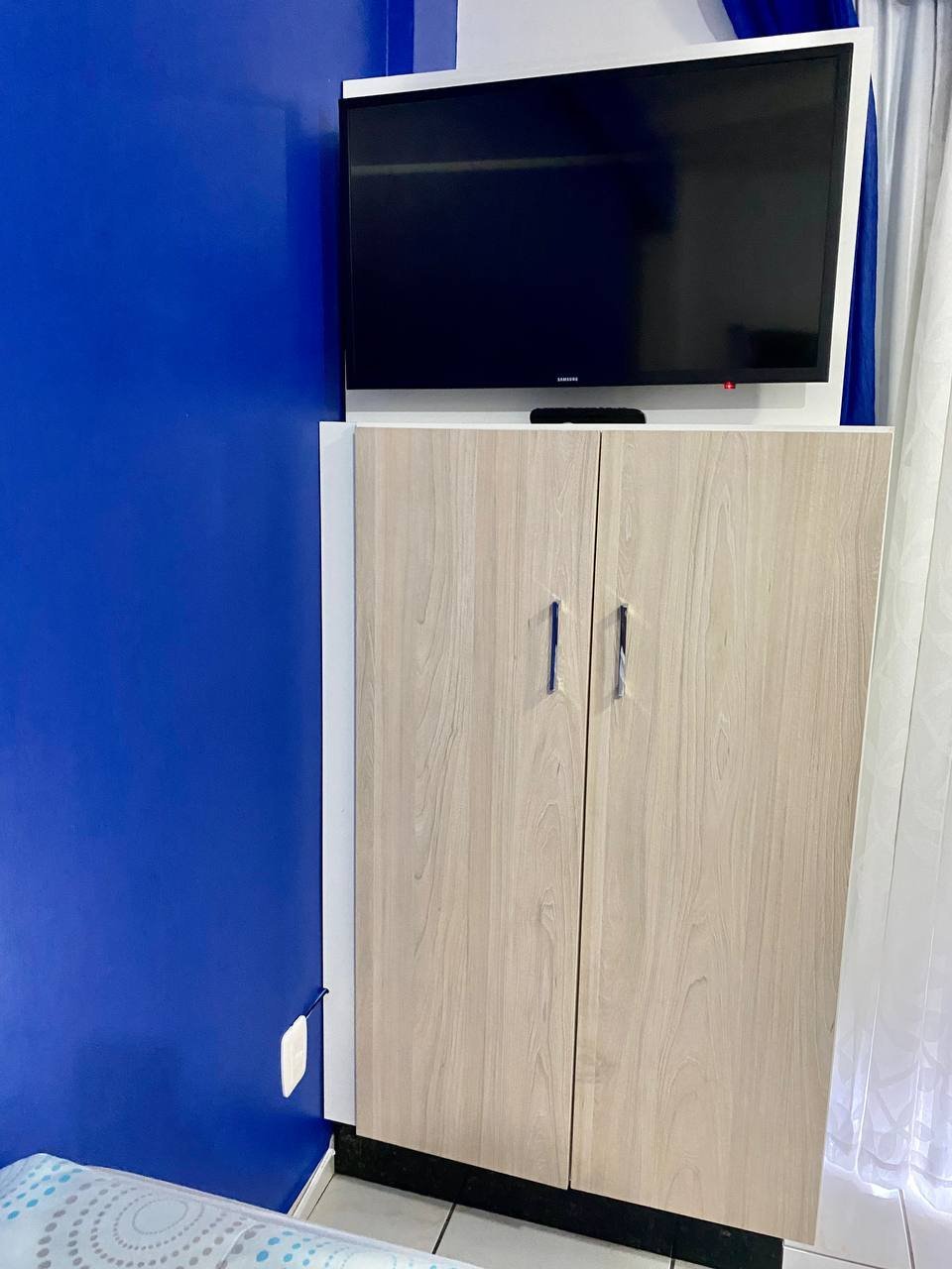 Sala de estar com TV